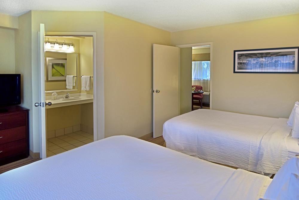 Courtyard By Marriott Orlando Lake Buena Vista At Vista Centre Exterior photo