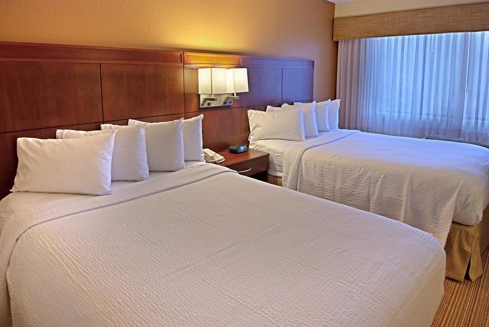 Courtyard By Marriott Orlando Lake Buena Vista At Vista Centre Exterior photo