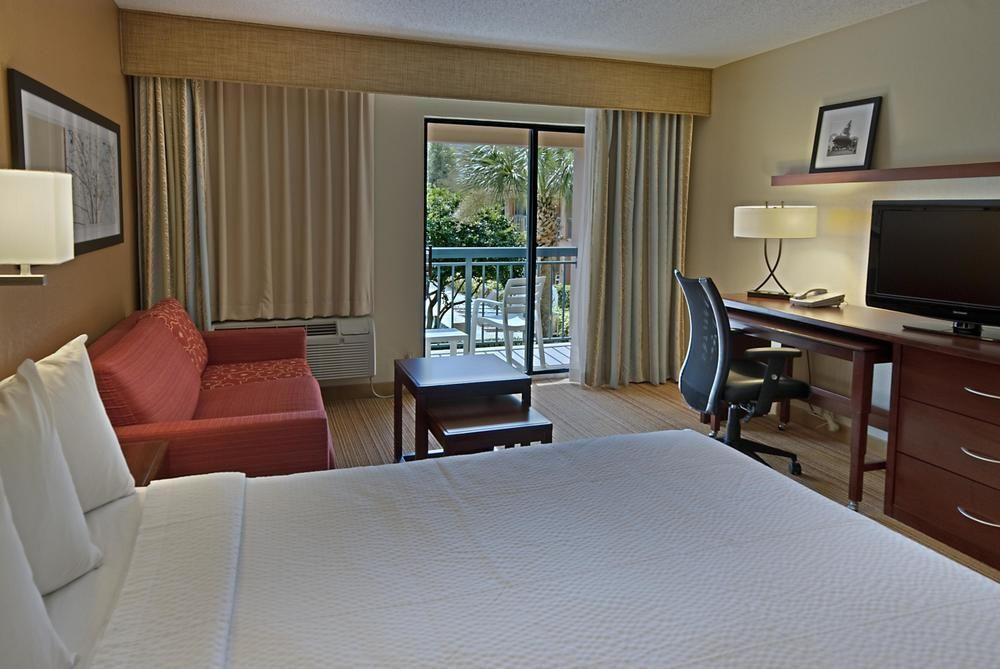 Courtyard By Marriott Orlando Lake Buena Vista At Vista Centre Exterior photo