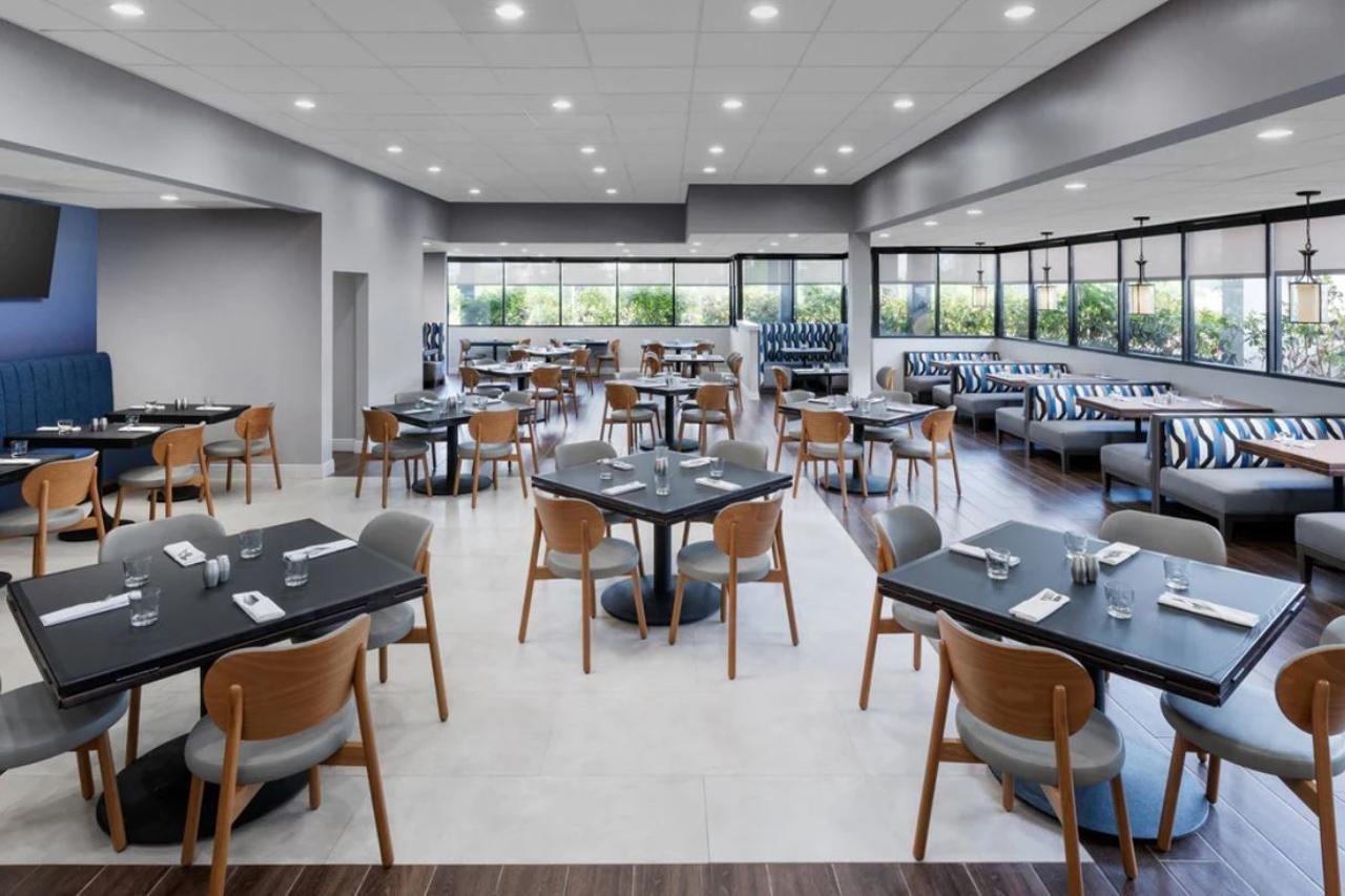 Courtyard By Marriott Orlando Lake Buena Vista At Vista Centre Exterior photo