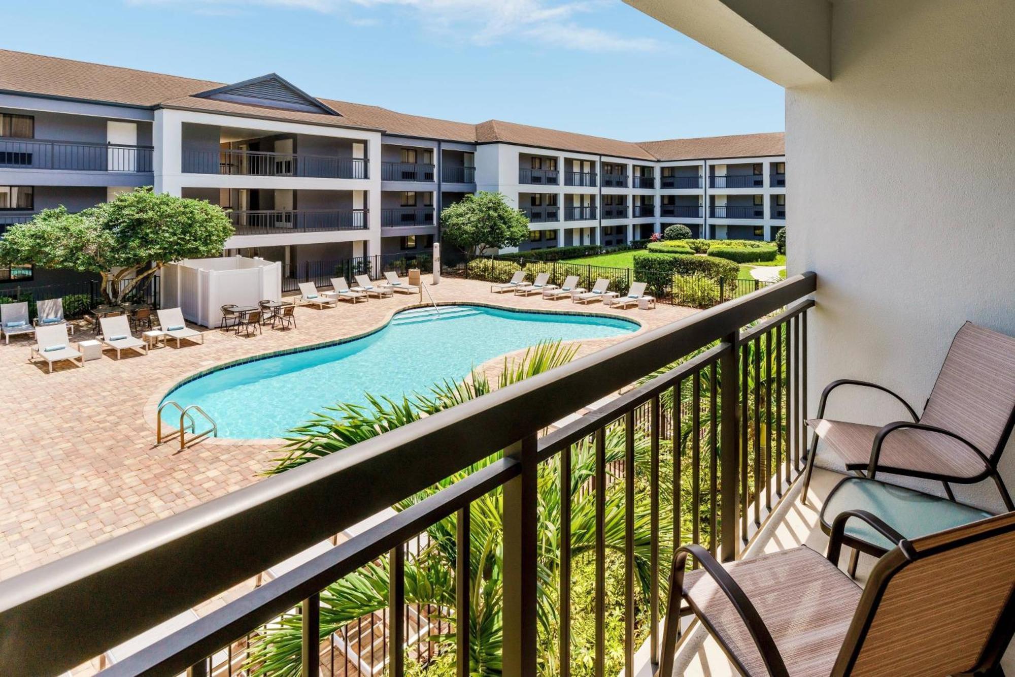 Courtyard By Marriott Orlando Lake Buena Vista At Vista Centre Exterior photo