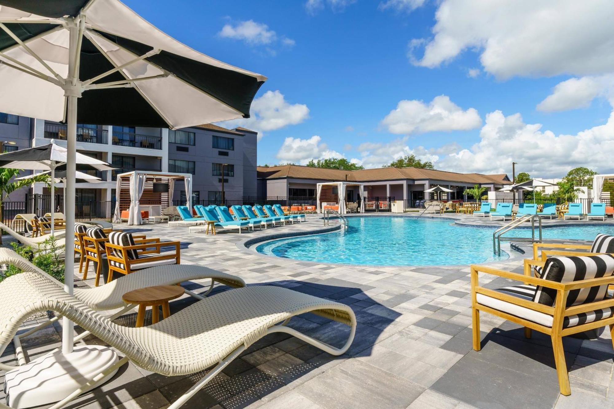 Courtyard By Marriott Orlando Lake Buena Vista At Vista Centre Exterior photo