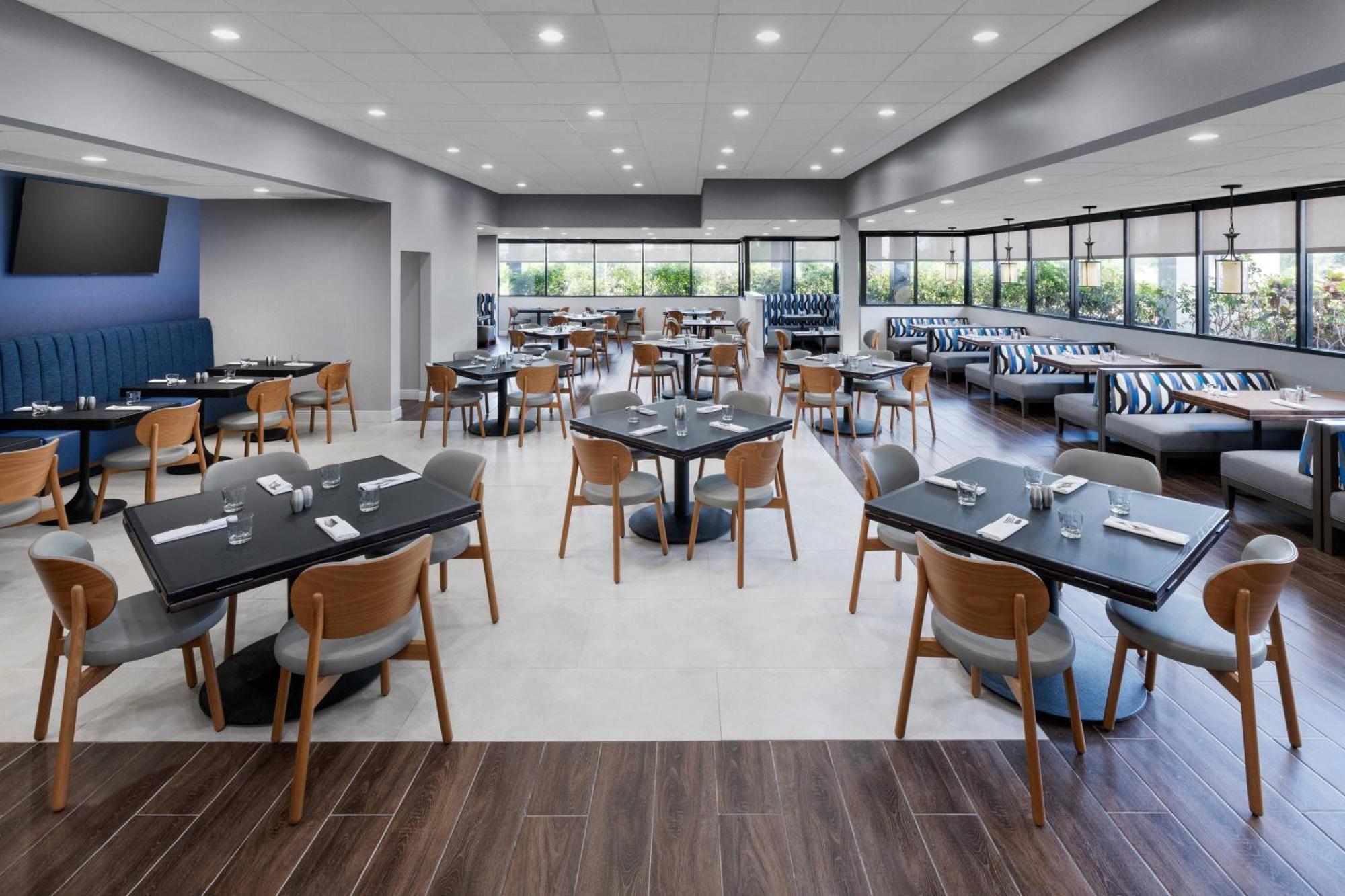 Courtyard By Marriott Orlando Lake Buena Vista At Vista Centre Exterior photo