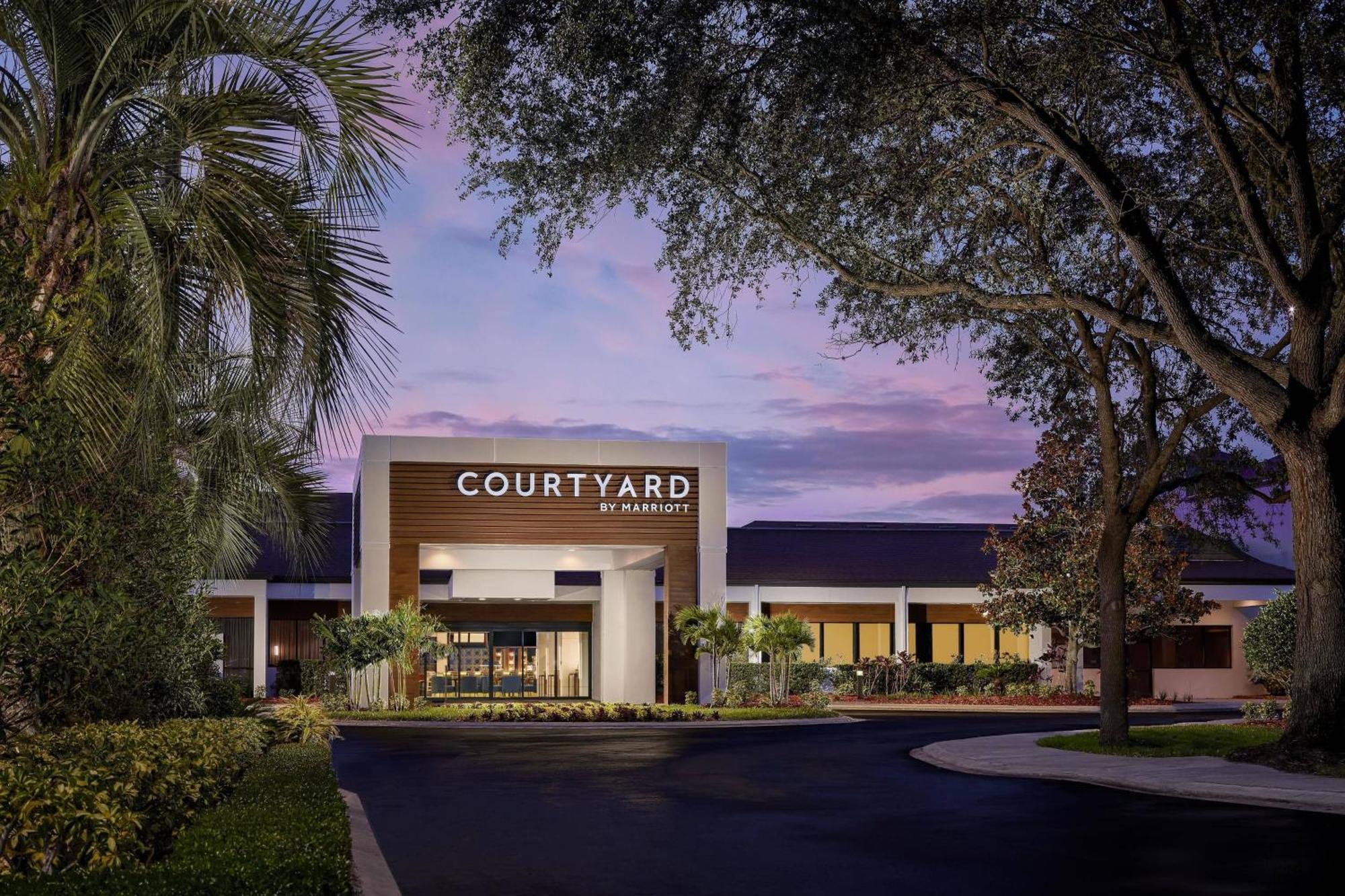 Courtyard By Marriott Orlando Lake Buena Vista At Vista Centre Exterior photo